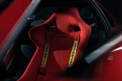 300万ユーロ～320万ユーロ（邦貨換算約5億3000万円〜約5億6500万円）で現在も販売中のフェラーリ「F40」（C）Courtesy of Broad Arrow