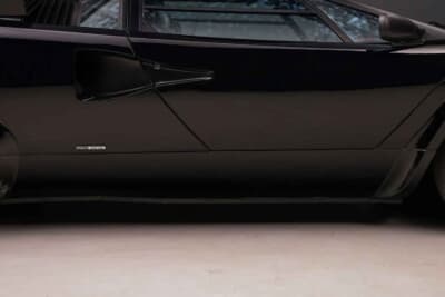 80万ドル~90万ドル(邦貨換算約1億1774万円〜1億3246万円)で現在も販売中のランボルギーニ「カウンタック 5000QV」C)Courtesy of Broad Arrow