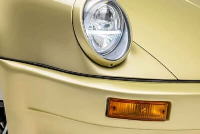 85万ドル~110万ドル(邦貨換算約1億2510万円~約1億6190万円)現在も販売中のRUF「カレラ 3.4 ゴールドフィンガー」C)Courtesy of Broad Arrow