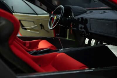 300万ユーロ～320万ユーロ（邦貨換算約5億3000万円〜約5億6500万円）で現在も販売中のフェラーリ「F40」（C）Courtesy of Broad Arrow