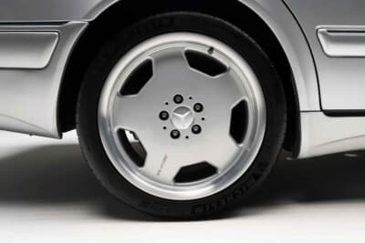 6万4400ドル(邦貨換算約948万円)で落札されたメルセデス・ベンツ「E55 AMG」(C)Courtesy of Broad Arrow