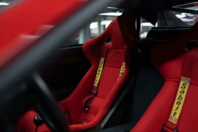 300万ユーロ～320万ユーロ（邦貨換算約5億3000万円〜約5億6500万円）で現在も販売中のフェラーリ「F40」（C）Courtesy of Broad Arrow