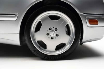 6万4400ドル(邦貨換算約948万円)で落札されたメルセデス・ベンツ「E55 AMG」(C)Courtesy of Broad Arrow