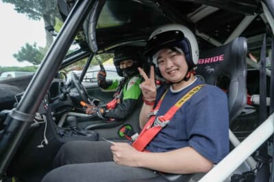 WRC CAR EXIBITION RUNでは、国内戦を戦うラリーカーの同乗走行が実施されファンを喜ばせた