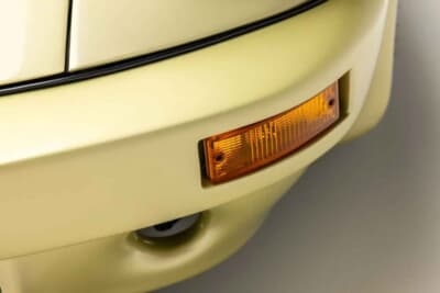 85万ドル~110万ドル(邦貨換算約1億2510万円~約1億6190万円)現在も販売中のRUF「カレラ 3.4 ゴールドフィンガー」C)Courtesy of Broad Arrow