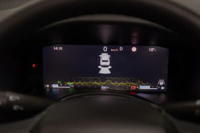 Jeep Renegade North Star Edition：ステアリングの先に設置された10.25インチマルチビューディスプレイ