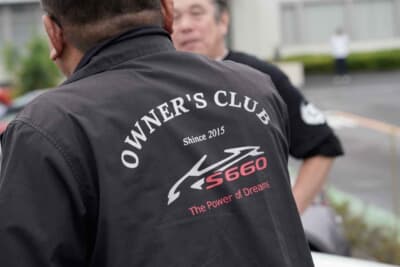 オーナーズクラブのジャンパーでアピール 。SNSで繋がった各地の愛好家たちとのコミュニケーションを取りやすそうだ
