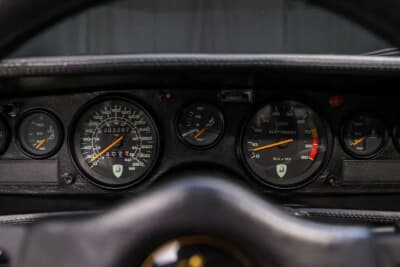 80万ドル~90万ドル(邦貨換算約1億1774万円〜1億3246万円)で現在も販売中のランボルギーニ「カウンタック 5000QV」C)Courtesy of Broad Arrow