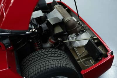 300万ユーロ～320万ユーロ（邦貨換算約5億3000万円〜約5億6500万円）で現在も販売中のフェラーリ「F40」（C）Courtesy of Broad Arrow