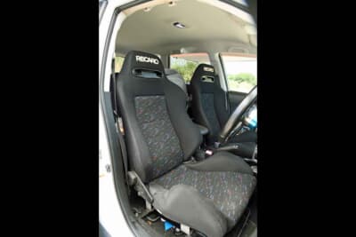 スバル フォレスター：フロントシートは2脚ともRECARO SR-3を装備している