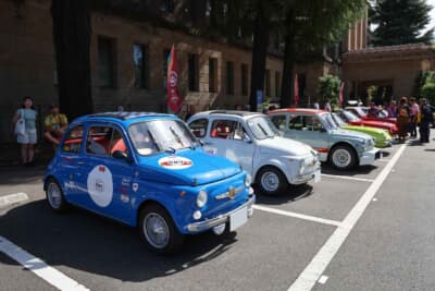 名古屋市役所にはパレード「第4回グランプレミオ SAKAE」に参加する150台のクラシックカーが集まった。また別にフィアット500のみのパレードも盛況だった