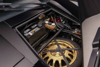 80万ドル~90万ドル(邦貨換算約1億1774万円〜1億3246万円)で現在も販売中のランボルギーニ「カウンタック 5000QV」C)Courtesy of Broad Arrow