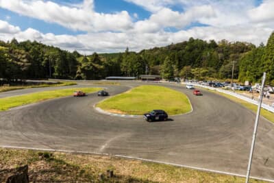 創意工夫あふれるバラエティ豊かな参加車両