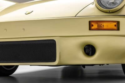 85万ドル~110万ドル(邦貨換算約1億2510万円~約1億6190万円)現在も販売中のRUF「カレラ 3.4 ゴールドフィンガー」C)Courtesy of Broad Arrow