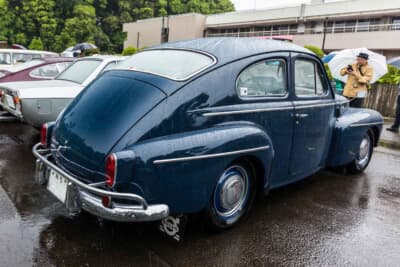 ボルボ PV544:丸みを帯びたボディは、フェンダーが別体となる戦前に一般的なデザインとなる