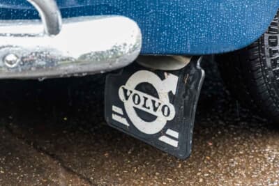 ボルボ PV544:貴重なボルボのマッドフラップを装着