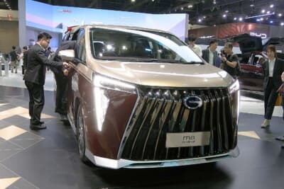 バンコク国際モーターショー2025:GACのミニバン「ｍ8」は2Lターボを搭載するピュアエンジン車