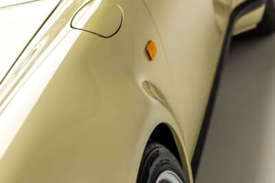 85万ドル~110万ドル(邦貨換算約1億2510万円~約1億6190万円)現在も販売中のRUF「カレラ 3.4 ゴールドフィンガー」C)Courtesy of Broad Arrow