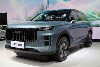 バンコク国際モーターショー2025:中国の自動車メーカー奇端汽車の新ブランドJaecooのSUV「J7 GHS」はPHEV。2024年までBEV一辺倒だったバンコク国際モーターショーだったが、エンジン搭載モデルが増えている