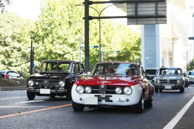 GTAm仕様のアルファ ロメオ2000GTVとジュリア 1300 ジュニア。2台のアルファロメオが栄の街を周遊した