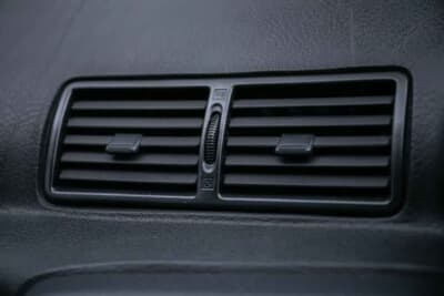 5万5688ポンド（邦貨換算約1119万円）で落札された日産 R32型「スカイラインGT-R」（C）Iconicauctioneers