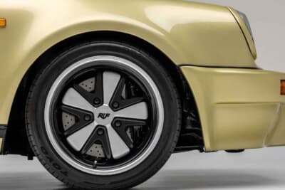 85万ドル~110万ドル(邦貨換算約1億2510万円~約1億6190万円)現在も販売中のRUF「カレラ 3.4 ゴールドフィンガー」C)Courtesy of Broad Arrow