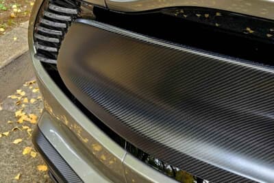 アストンマーティン ヴァンキッシュ:リアガーニッシュもカーボン製となっている