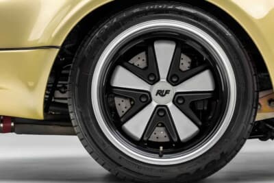 85万ドル~110万ドル(邦貨換算約1億2510万円~約1億6190万円)現在も販売中のRUF「カレラ 3.4 ゴールドフィンガー」C)Courtesy of Broad Arrow