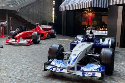 2025年はF1が特別展示とあり、館内のレストラン前にもフェラーリとBMWが展示されていました