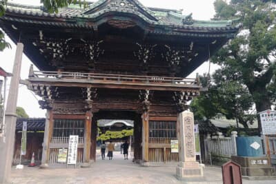 柴又帝釈天 この場所から宇佐美はすみれを迎える