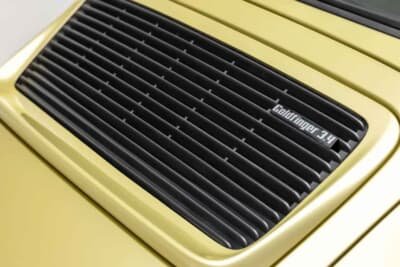 85万ドル~110万ドル(邦貨換算約1億2510万円~約1億6190万円)現在も販売中のRUF「カレラ 3.4 ゴールドフィンガー」C)Courtesy of Broad Arrow