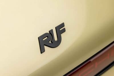 85万ドル~110万ドル(邦貨換算約1億2510万円~約1億6190万円)現在も販売中のRUF「カレラ 3.4 ゴールドフィンガー」C)Courtesy of Broad Arrow