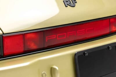 85万ドル~110万ドル(邦貨換算約1億2510万円~約1億6190万円)現在も販売中のRUF「カレラ 3.4 ゴールドフィンガー」C)Courtesy of Broad Arrow