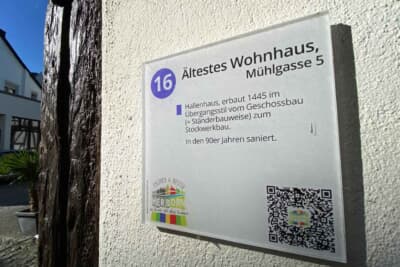 ヘルボルンの裏通りでもっとも古いお宅の案内板を発見。1445年に建築され、1990年代に全面リフォームされたようです