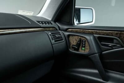 6万4400ドル(邦貨換算約948万円)で落札されたメルセデス・ベンツ「E55 AMG」(C)Courtesy of Broad Arrow