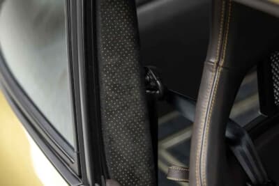 85万ドル~110万ドル(邦貨換算約1億2510万円~約1億6190万円)現在も販売中のRUF「カレラ 3.4 ゴールドフィンガー」C)Courtesy of Broad Arrow