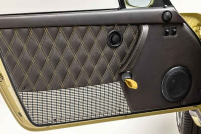 85万ドル~110万ドル(邦貨換算約1億2510万円~約1億6190万円)現在も販売中のRUF「カレラ 3.4 ゴールドフィンガー」C)Courtesy of Broad Arrow