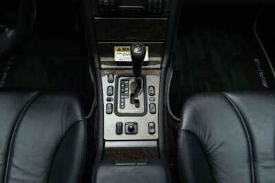 6万4400ドル(邦貨換算約948万円)で落札されたメルセデス・ベンツ「E55 AMG」(C)Courtesy of Broad Arrow