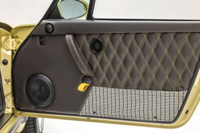 85万ドル~110万ドル(邦貨換算約1億2510万円~約1億6190万円)現在も販売中のRUF「カレラ 3.4 ゴールドフィンガー」C)Courtesy of Broad Arrow