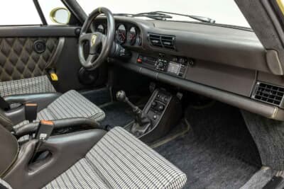 85万ドル~110万ドル(邦貨換算約1億2510万円~約1億6190万円)現在も販売中のRUF「カレラ 3.4 ゴールドフィンガー」C)Courtesy of Broad Arrow