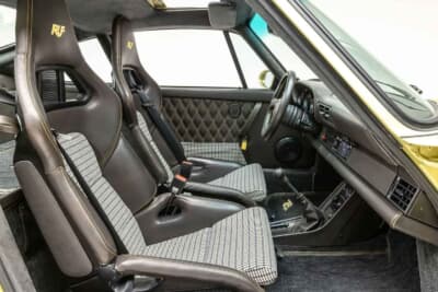 85万ドル~110万ドル(邦貨換算約1億2510万円~約1億6190万円)現在も販売中のRUF「カレラ 3.4 ゴールドフィンガー」C)Courtesy of Broad Arrow