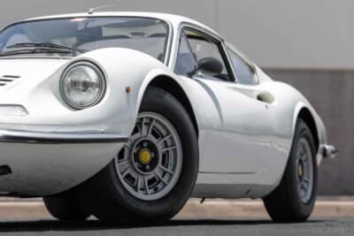 25万2000ドル(約3709万円)で落札されたディーノ「246GT」(C)Bonhams