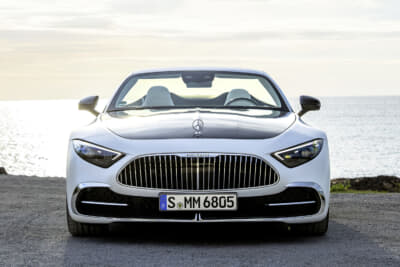 メルセデス・マイバッハSL680 Monogram Series:マイバッハレタリングが発光する照明付きイルミネーテッドラジエターグリルには、クロームのピンストライプをレイアウト