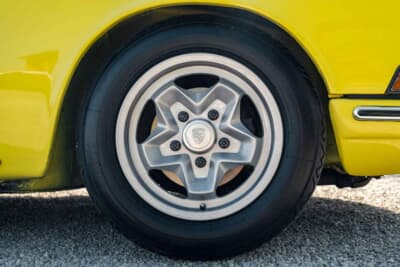 9万7440ドル（邦貨換算約1440万円）で落札されたポルシェ「911T 2.4」（C）Bonhams