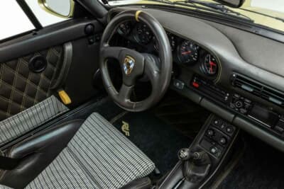 85万ドル~110万ドル(邦貨換算約1億2510万円~約1億6190万円)現在も販売中のRUF「カレラ 3.4 ゴールドフィンガー」C)Courtesy of Broad Arrow