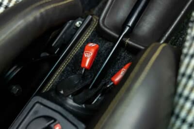 85万ドル~110万ドル(邦貨換算約1億2510万円~約1億6190万円)現在も販売中のRUF「カレラ 3.4 ゴールドフィンガー」C)Courtesy of Broad Arrow