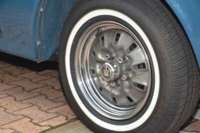 トヨペット クラウンピックアップ：ホイールのセンターには純正のキャップが装着される