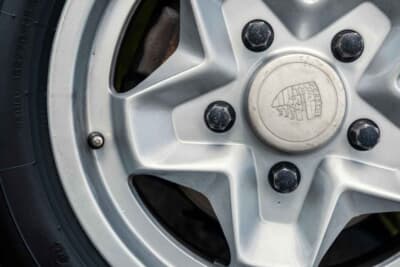 9万7440ドル（邦貨換算約1440万円）で落札されたポルシェ「911T 2.4」（C）Bonhams