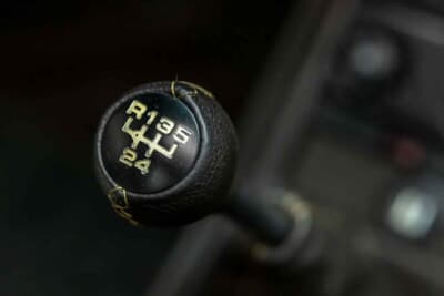 85万ドル~110万ドル(邦貨換算約1億2510万円~約1億6190万円)現在も販売中のRUF「カレラ 3.4 ゴールドフィンガー」C)Courtesy of Broad Arrow