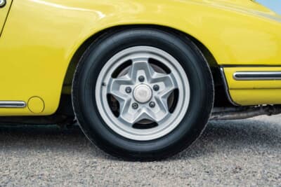 9万7440ドル（邦貨換算約1440万円）で落札されたポルシェ「911T 2.4」（C）Bonhams